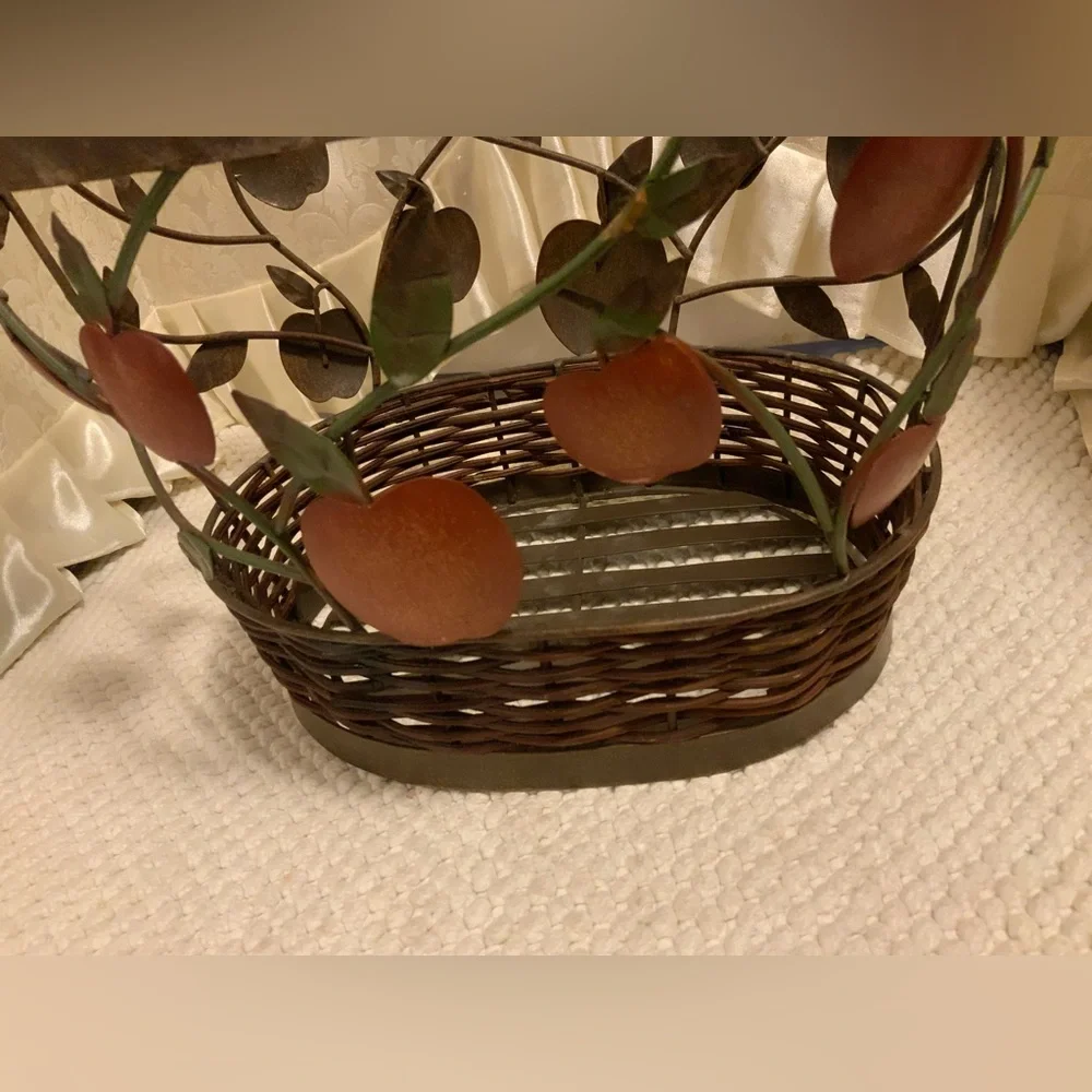 METAL & WICKER APPLE BASKET